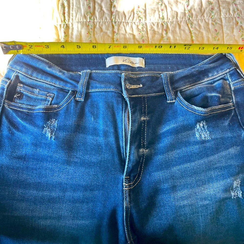 Fits  11/12. 


Smaller flaw, looks like a thread was snagged  (pic)